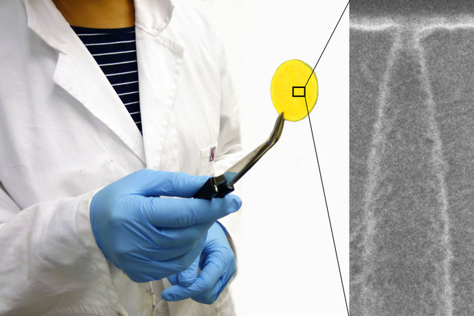 Durch die Ionen-Spur-Nanotechnologie der GSI-Materialforschung entsteht eine hochempfindliche Nanopore.