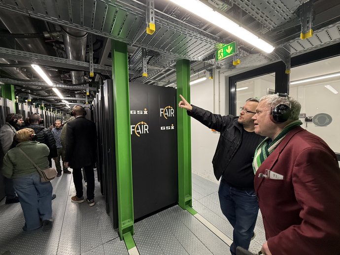 Insight into the GSI/FAIR Green IT Cube during the Open Data Center Day (TdoRZ) Insight into the GSI/FAIR Green IT Cube during the Open Data Center Day (TdoRZ)