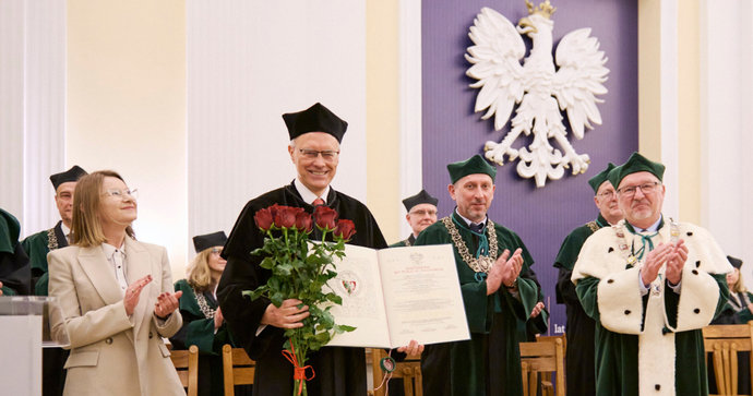 Prof. Paolo Giubellino während der Verleihung. Prof. Paolo Giubellino während der Verleihung.