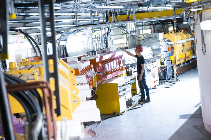 Heavy-ion synchrotron SIS18 - exterior view.