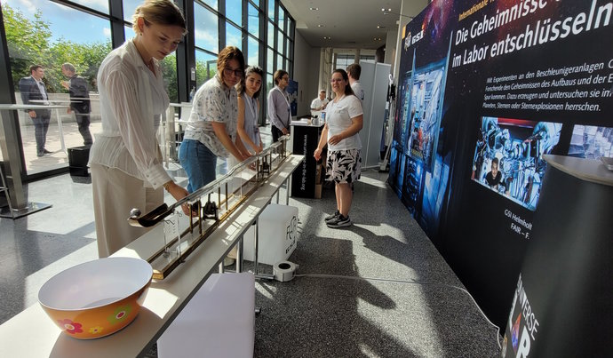 Information booth at the "Curious" conference in Mainz.