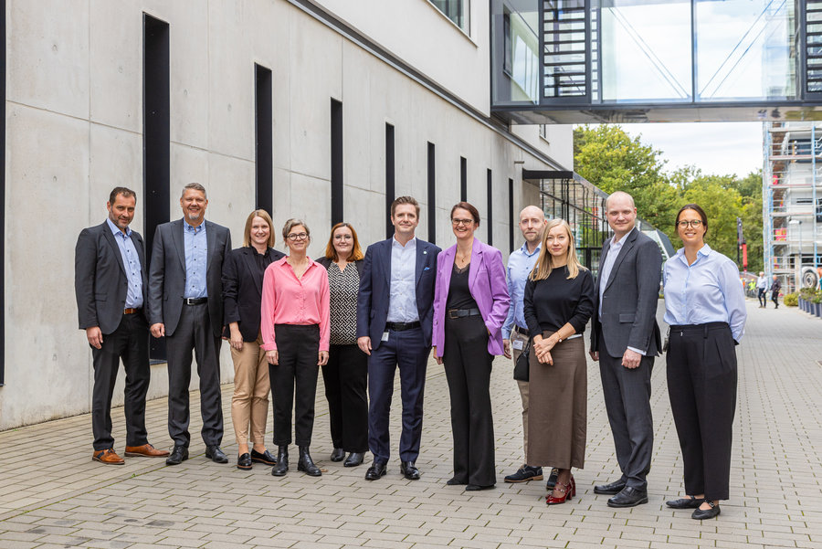 Gruppenfoto anlässlich der Unterzeichnung Gruppenfoto anlässlich der Unterzeichnung